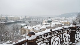 V pátek a o víkendu má do Čech přijít první sníh.