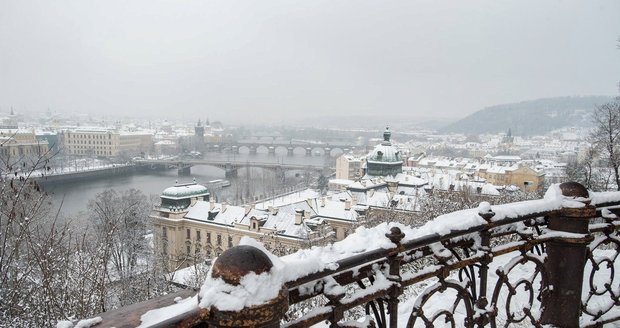 Pozor, bude to klouzat: Ráno nás čeká náledí, večer už sníh