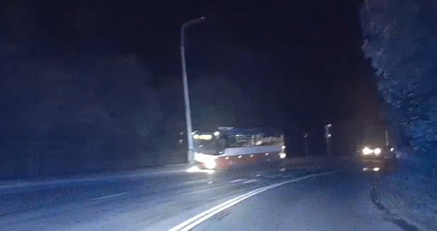 Police officers helped with a bus accident in Prague 5. (September 29, 2022)