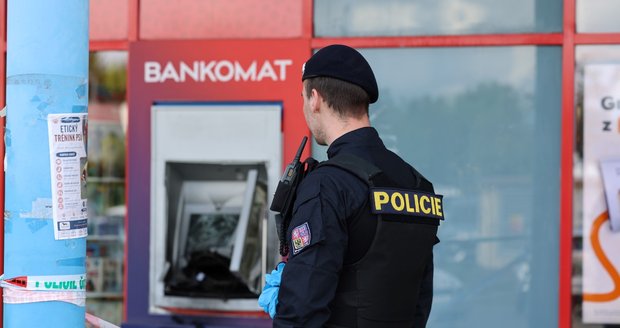 Výbuch bankomatu v Praze-Kunraticích, 7. května 2026