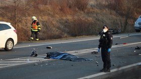 Nehoda motorkáře a dodávky na Kunratické spojce. Muž na místě zemřel (25. února 2021).