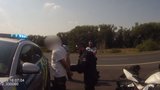 VIDEO: Z projížďky rovnou do vězení! Motorkář se zákazem řízení vezl drogy, měl už dávno sedět