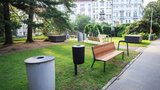 Město vybírá lavičky a koše: Pražané si nový mobiliář mohou »osahat«