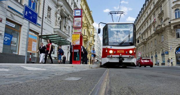 Cestující se budou muset připravit na víkendové komplikace v MHD v centru Prahy.