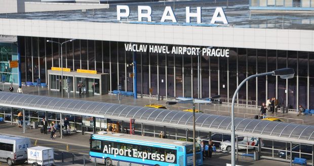 Poplach na letišti: V Praze nouzově přistálo malé soukromé letadlo