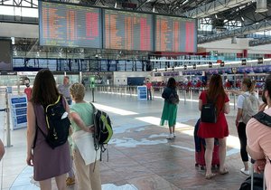 Na letišti v Praze vypadl 15. června 2022 systém.