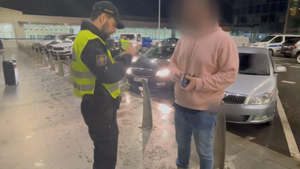 Velká razie cizinecké policie na letišti: Odhalili hledaného a dali i desetitisícovou pokutu