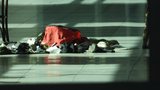 Poplach na letišti: Britovi vzplál v batohu vojenský granát! Soud ho na tři roky vyhostil