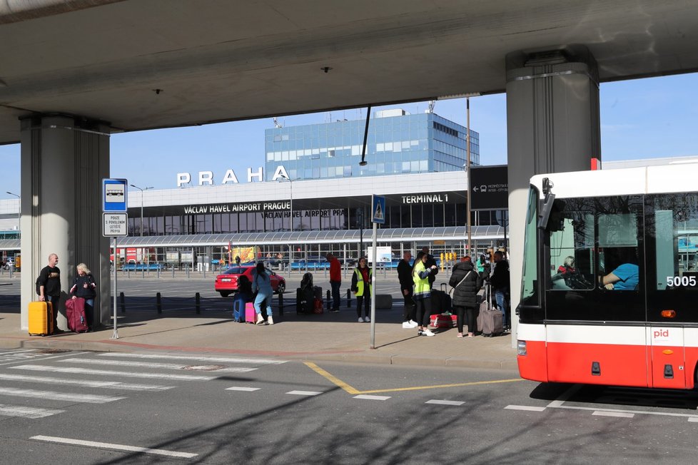 Poplach na Letišti Václava Havla, 12. dubna 2022.