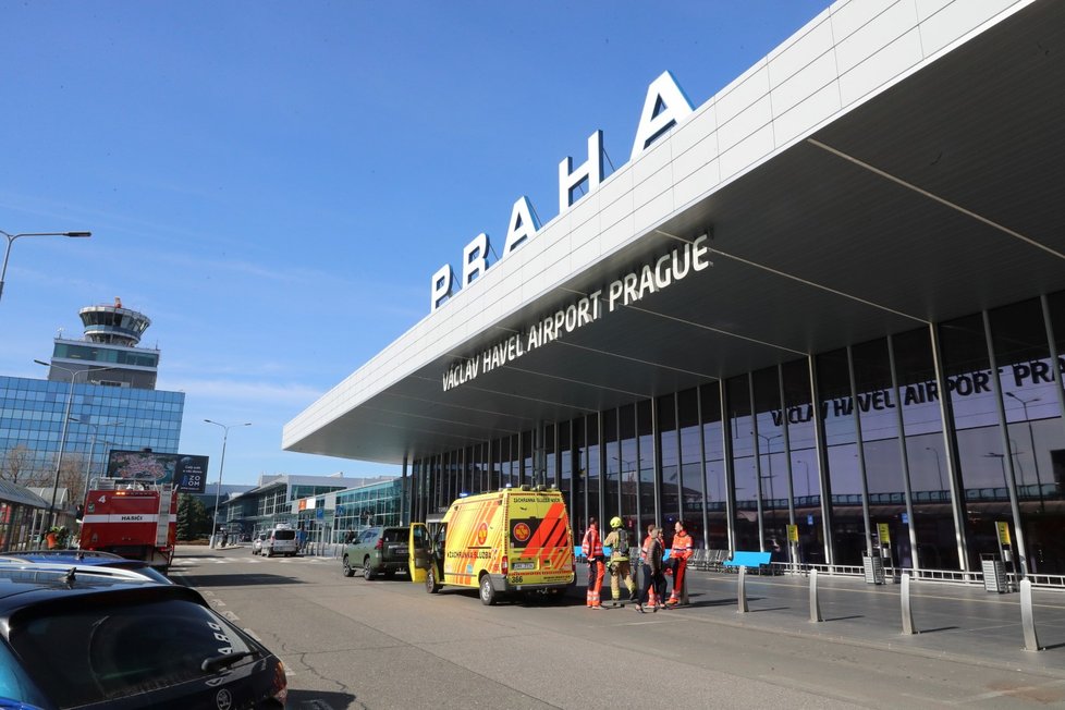 Poplach na pražském letišti (12. dubna 2022)
