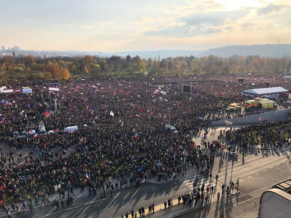 Demonstrace na Letné, (16.11.2019).