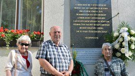 77 let od lidické tragédie: Přeživší „děti“ navštívily v Praze místa spjatá s osudy obyvatel obce