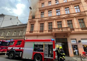 Požár v Lidické ulici na pražském Andělu (21. dubna 2021)