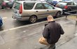 Policisté v Praze dopadli lupiče, kteří přepadli klenotnictví v Teplicích. Našli jejich auto.