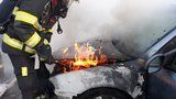 Na pražské magistrále hořelo auto. Hasiči plameny zlikvidovali, provoz byl omezen