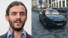 Auto pražského magistrátu, které měl k dispozici Adam Scheinherr, zaparkoval jeho řidič na chodníku.