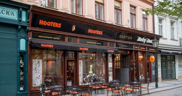 Nová pravidla pro restaurační zahrádky v centru Prahy! A 10milionové dluhy město restauratérům neodpustí