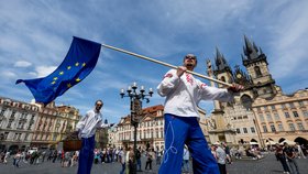 Anarchistický piknik v centru Prahy: Účastníci se holedbali duhovými vlajkami