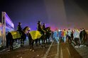 Zklamáním a potyčkou skončil sobotní majáles v pražských Letňanech, na který zavítaly desetitisíce lidí. Na závěr museli zasáhnout i policisté speciální pořádkové jednotky a na koních.