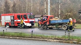 Ve Strakonické ulici došlo k nehodě dvou nákladních vozů.