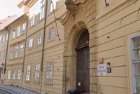 Místo otevřeného řízení 12 menších zakázek: Praha a Pražská konzervatoř dostaly kvůli opravě Pálffyho paláce pokutu