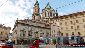 Tramvaje se na Malou Stranu vrátí o týden dříve, pomohlo teplé počasí