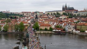 Příliv závodníků i mincí do kasy. Díky Pražskému maratonu lze čekat výdělek za téměř čtvrt miliardy