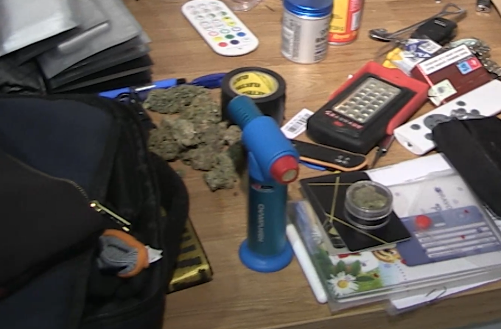 Policisté dopadli muže, který pěstoval marihuanu a prodával i další drogy.