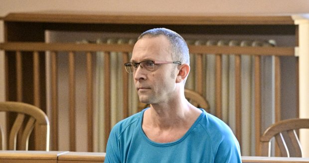 Městský soud v Praze začal 3. července 2023 projednávat případ Martina Trnky, který čelí obžalobě z úkladné vraždy nemocného otce svojí přítelkyně.