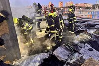 Požár radnice v Horních Měcholupech: Budova je vytopená a bez proudu! Škoda nejméně 10 milionů