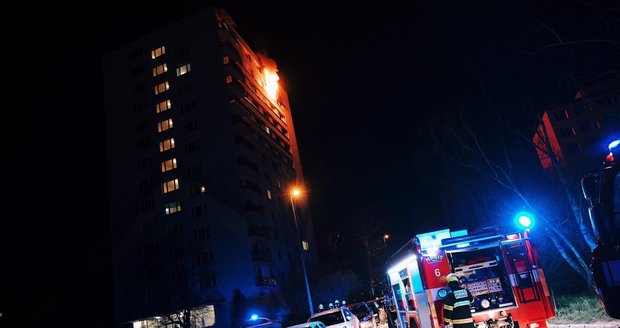 Požár bytu v ulici Mečíková v Praze 4. (5. dubna 2023)