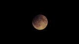 Zatmění Měsíce: Proč se barví rudě a zkazí pozorování počasí? Sledujte radar