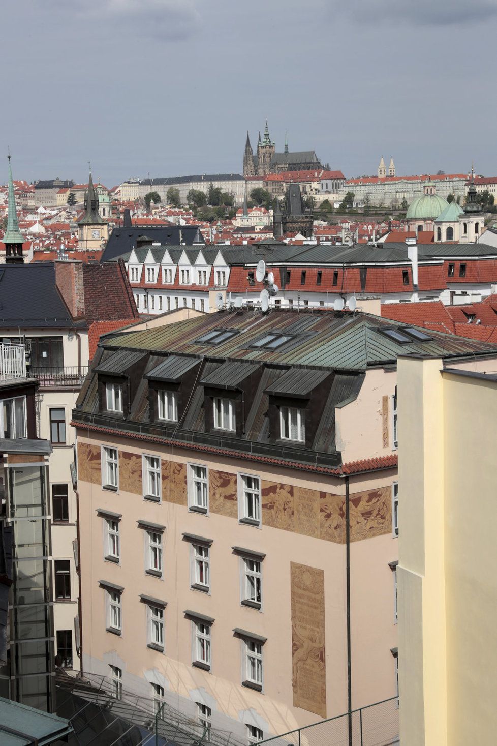 Teplotní rekordy, ale také sníh. Takové bylo letošní jaro v Česku.