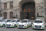 Strážníci by se mohli dočkat elektromobilů. Na fotografii jsou vozy značky Hyundai, které obdrželi od města v roce 2016.