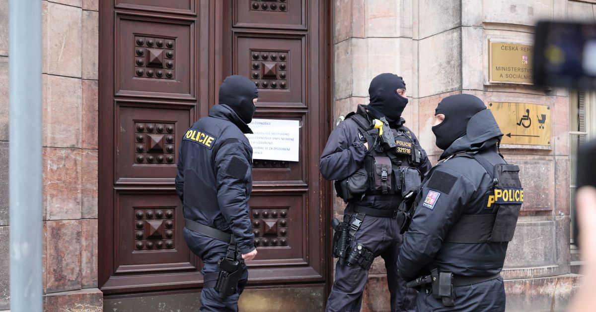 La policía ataca a Černošice: ¡16 acusados de permisos de conducir fraudulentos! Soborno y abuso de poder