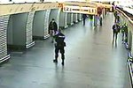 Výtržníka v pražském metru umravnil až taser.