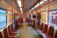 Novinka v pražském metru: Dopravní podnik otočí jednotlivé sedačky ve vlacích metra bokem ke směru jízdy