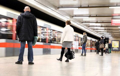 Metro bez řidiče! Praha vypíše soutěž na vlaky pro „céčko“ a „déčko“ za 86 miliard