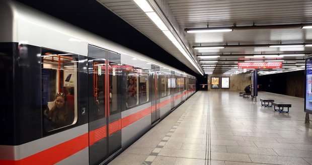 Pražská policie a doprava se připravuje na hokejové mistrovství: Metro pojede častěji