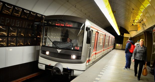 Kvůli blíže neupresněné dopravní nehodě vlaku metra je uzavřen provoz na části trasy A. (ilustrační foto)