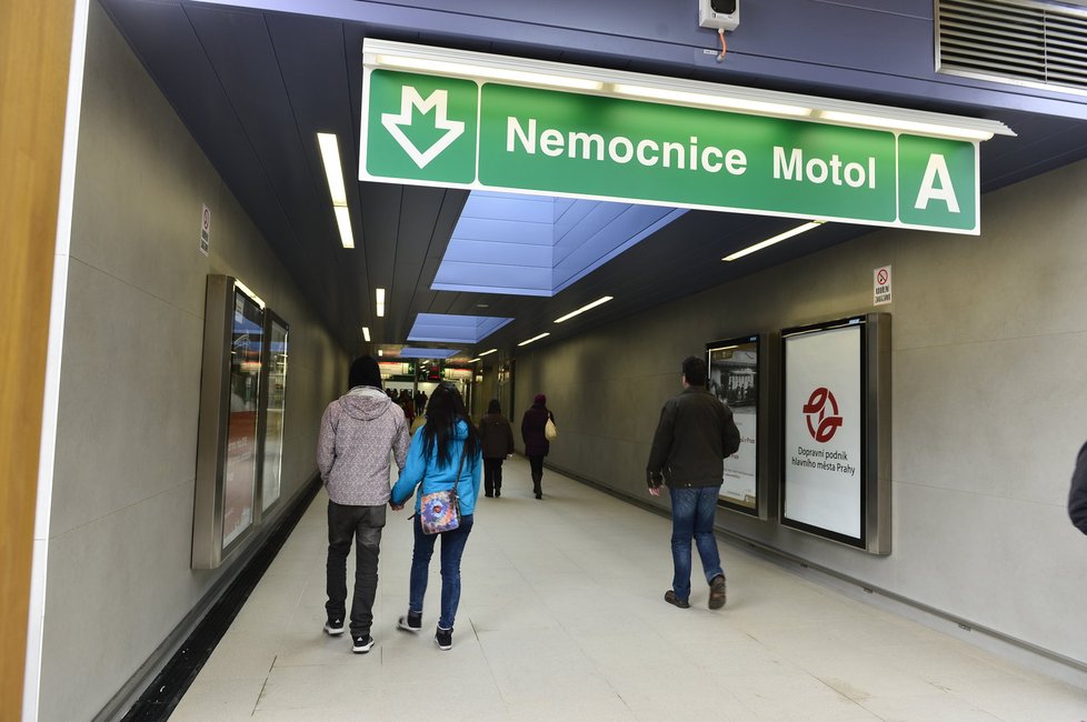 Sláva v pražském metru: Otevření nově prodloužené linky A
