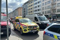Komplikace na „áčku“: Pod metro spadl muž! Vlaky mezi Želivského a náměstím Míru hodinu nejezdily