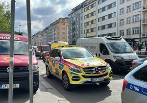 Pád muže pod metro na Floře. (18. dubna 2024)