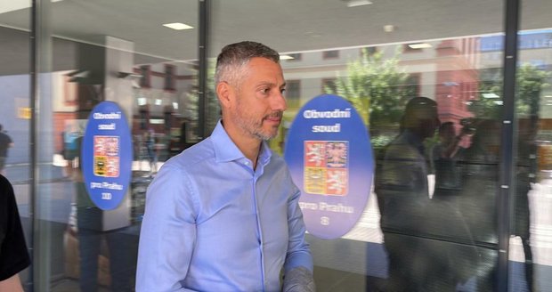Obvodní soud pro Prahu 9 rozhodoval o vazbě pro obviněné v kauze korupce v DPP. (17. června 2022)