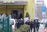 Napadení mačetou v pražské škole! Učitel zemřel, podezřelého studenta (19) dopadli