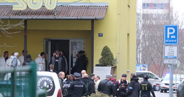 Napadení mačetou v pražské škole! Učitel zemřel, podezřelého studenta (19) dopadli