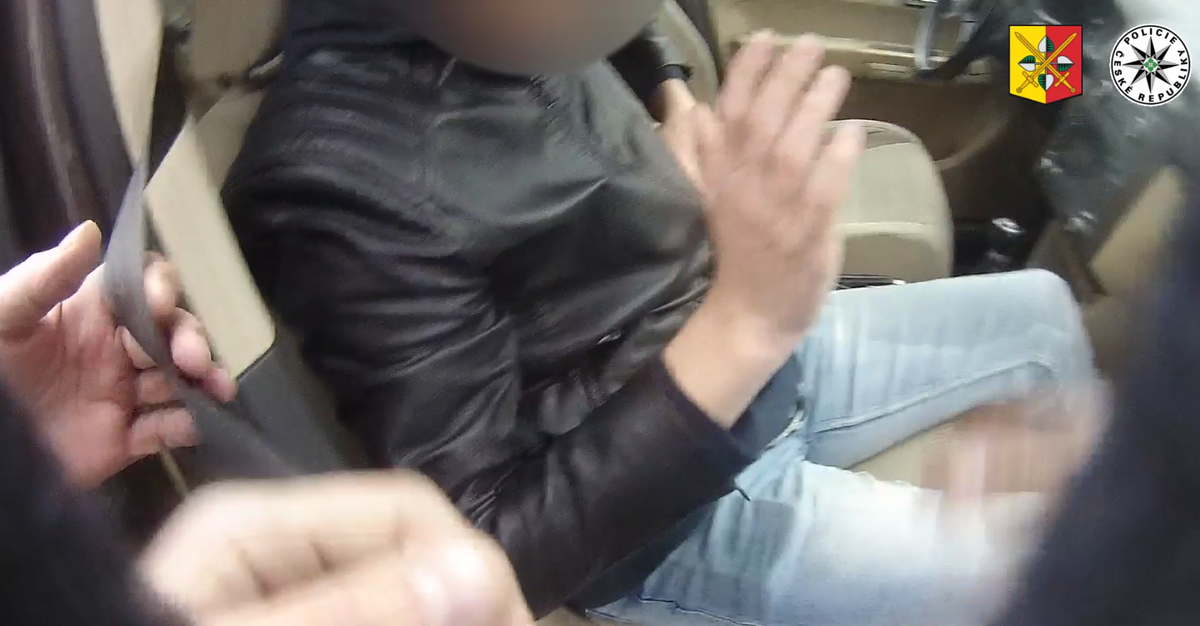 Zadržení studenta (19) podezřelého z útoku na učitele v Ohradní ulici. (31. března 2022)