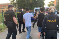 49 migrantů přijíždějících z Česka zadrželi Němci. Jeli ve vlaku z Prahy, vrátili je zpět k nám
