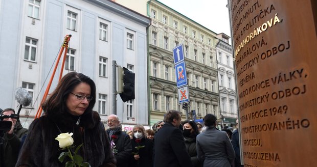 „Prožili zde tragické i radostné chvíle.“ Hrdinku Miladu Horákovou připomíná na rodném domě pamětní deska