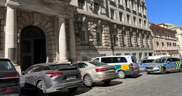 Sebevražda v budově Ministerstva průmyslu a obchodu. (15. května 2024)